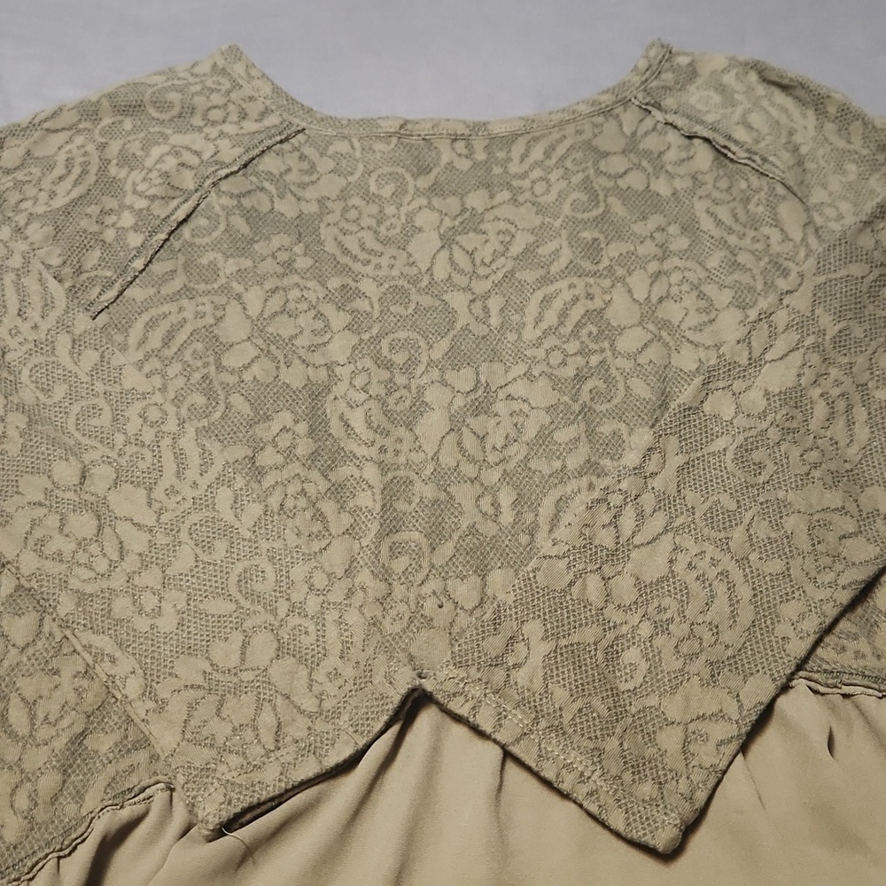 XHILARATION top sz. Medium - Picture 2 of 3